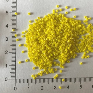 Toho Treasure 11/0 Opaque Rainbow Dandelion 5g